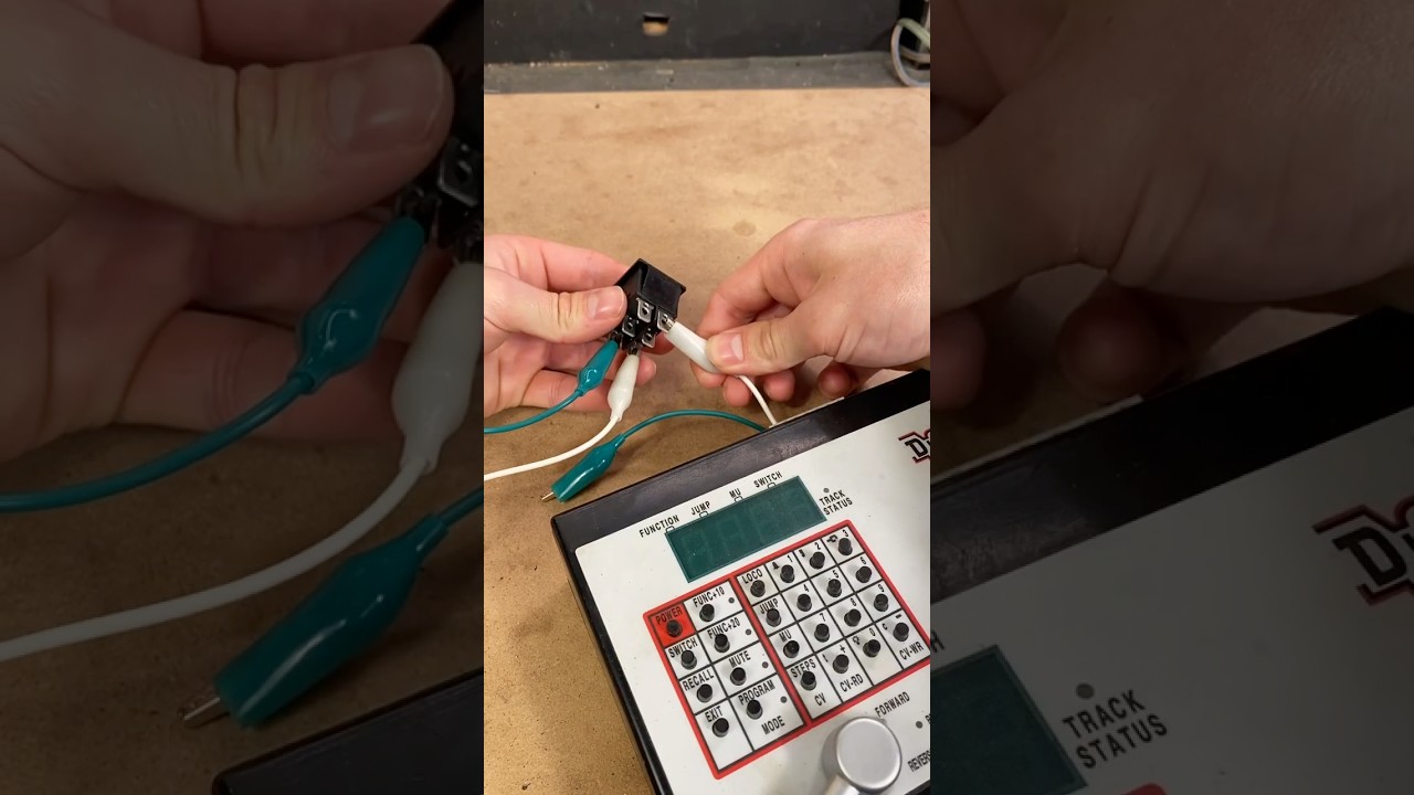 How to Wire DC and DCC on the same HO Layout  #modeltrainlayouts #hoscaletrains #train