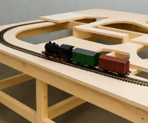Model Train Benchwork Guide: Best Beginner Tips for Effortless Layouts